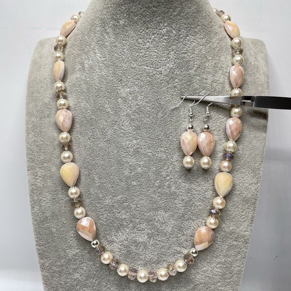 Artisan Blush Beige Pear Cut Glass Beaded Faux Pearl Necklace Earrings Set - Picture 1 of 10